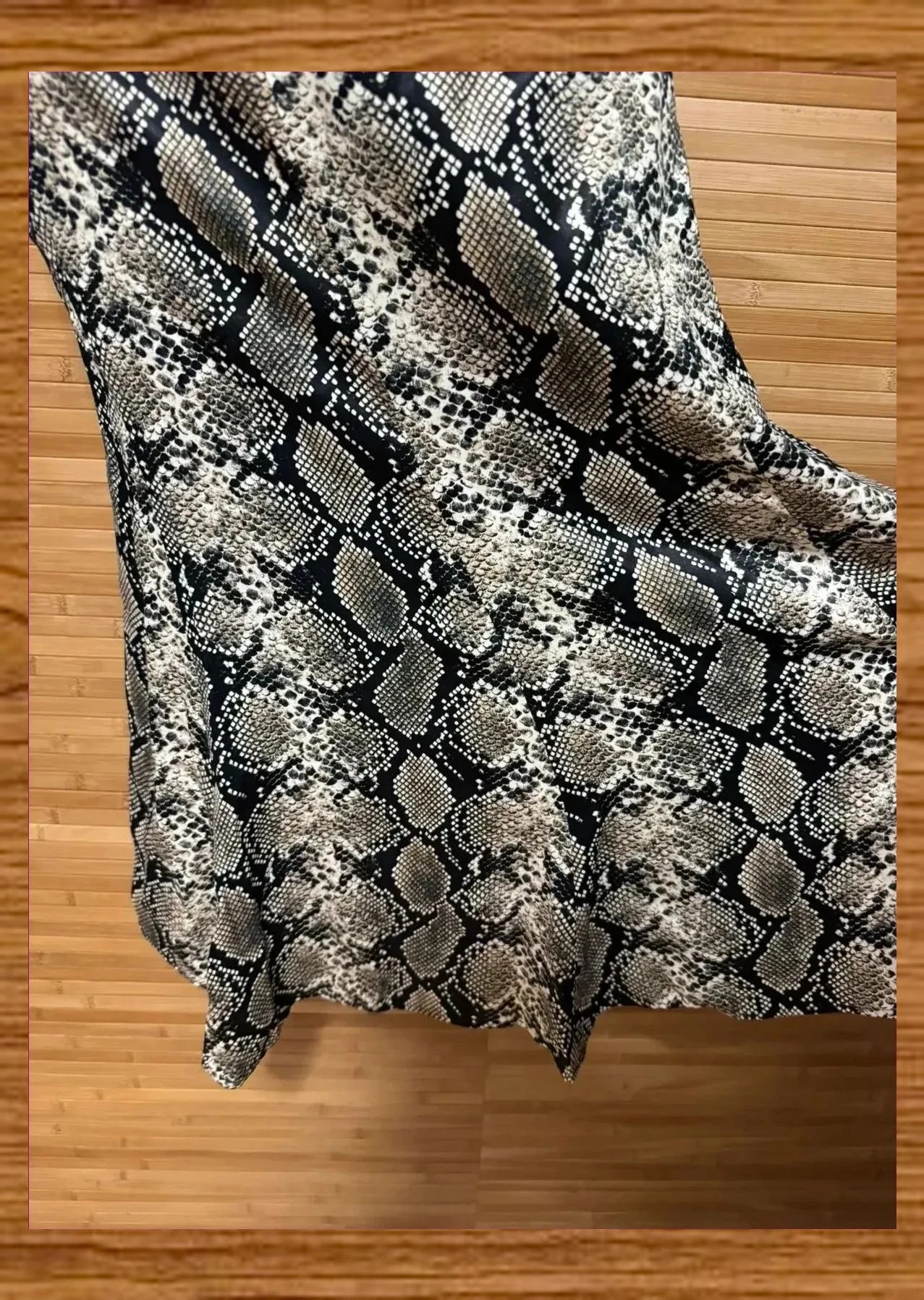 Divina falda midi satinada , animal print, de Zara talla XS 😍 – Zara – taille XS / 34 / 6 3