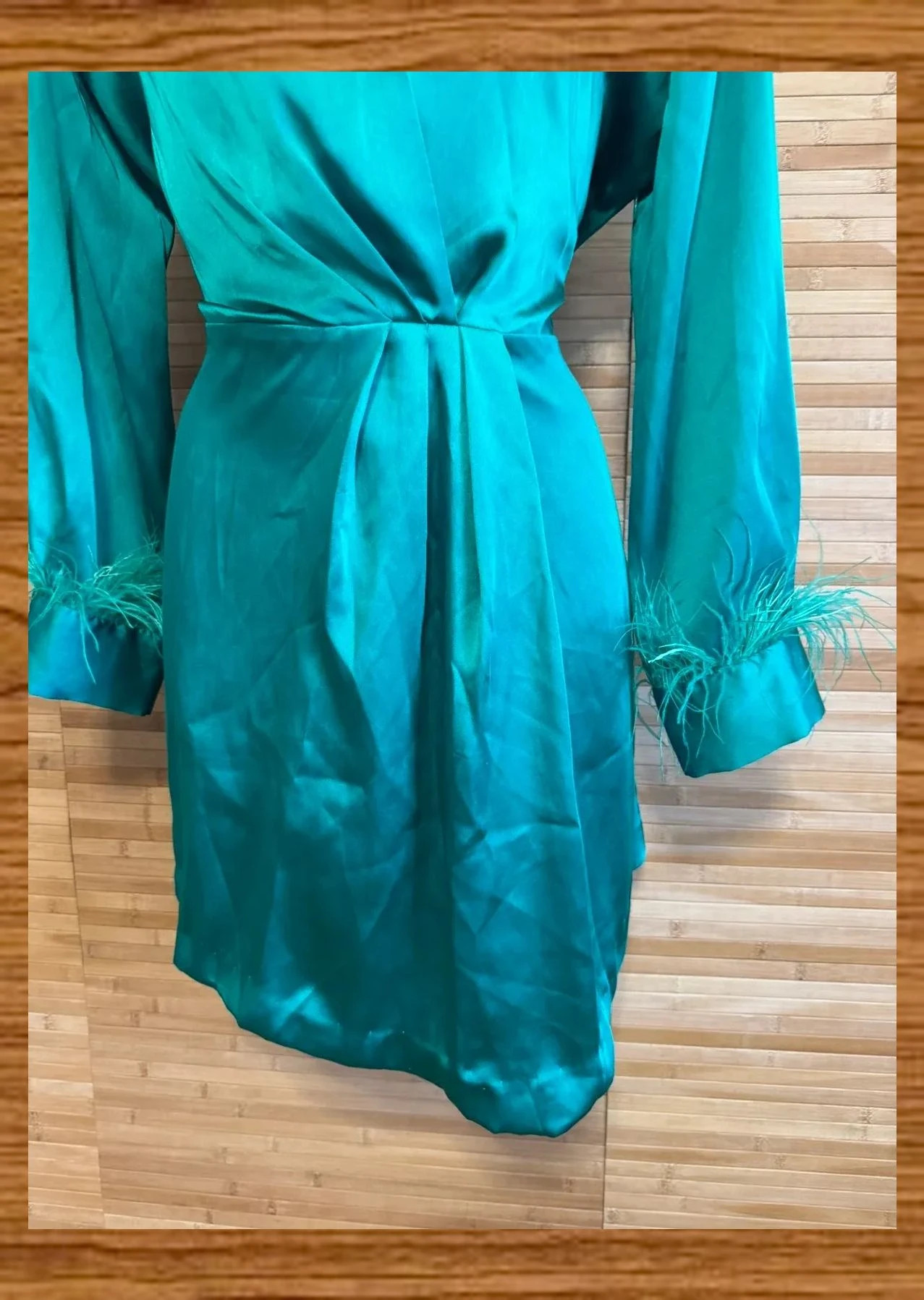 Vestido Verde escote cruzado con pluma en mangas de Zara , talla L 😍 – Zara – taille L / 40 / 12 2