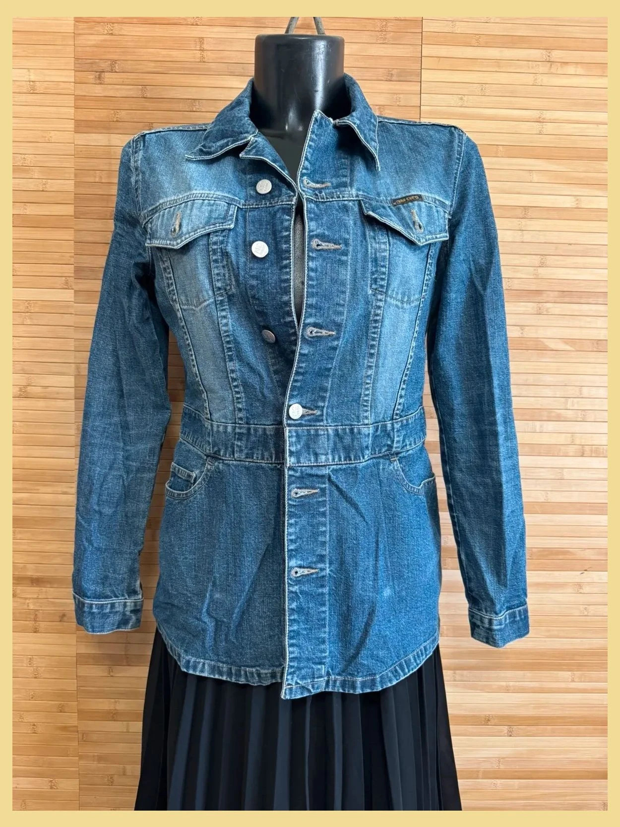 Chaqueta vaquera marca New Caro talla M 😍
