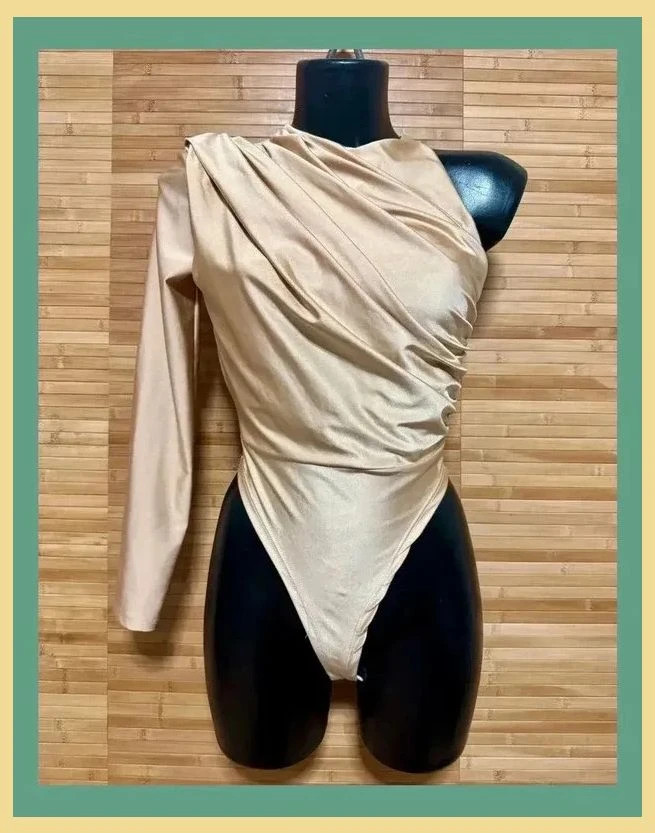 Divino body fruncido con una manga , talla única para S/M 😍