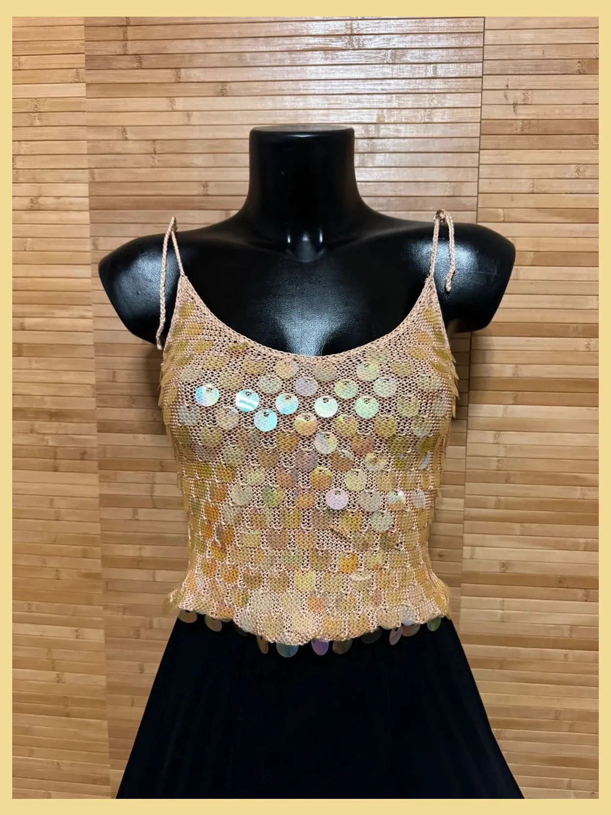 Divino crop top crochet con lentejuelas vintage de mango talla S 😍