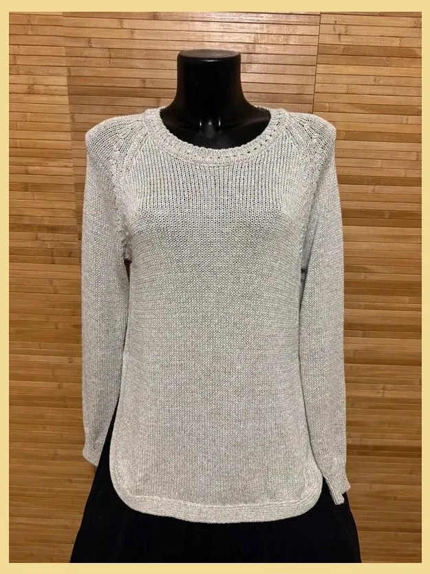 Divino jersey con aberturas laterales de uterque talla M 😍😍