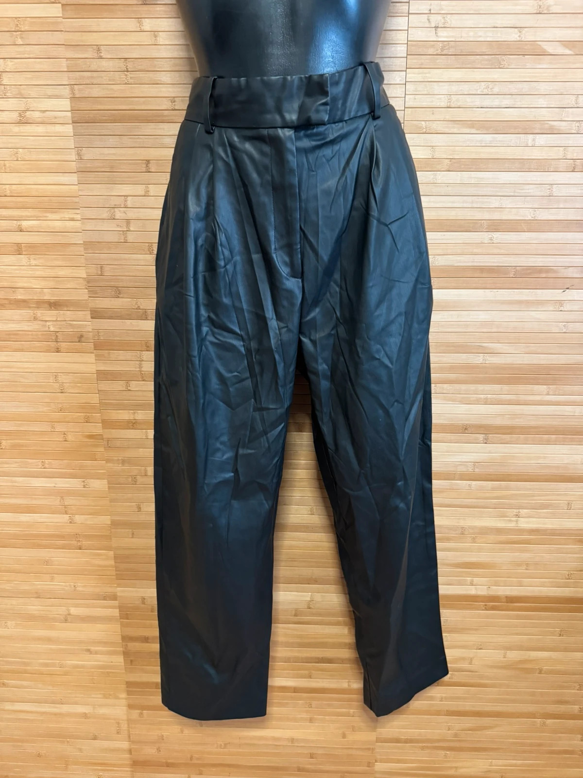 Pantalones polipiel de H&M talla 42 😍
