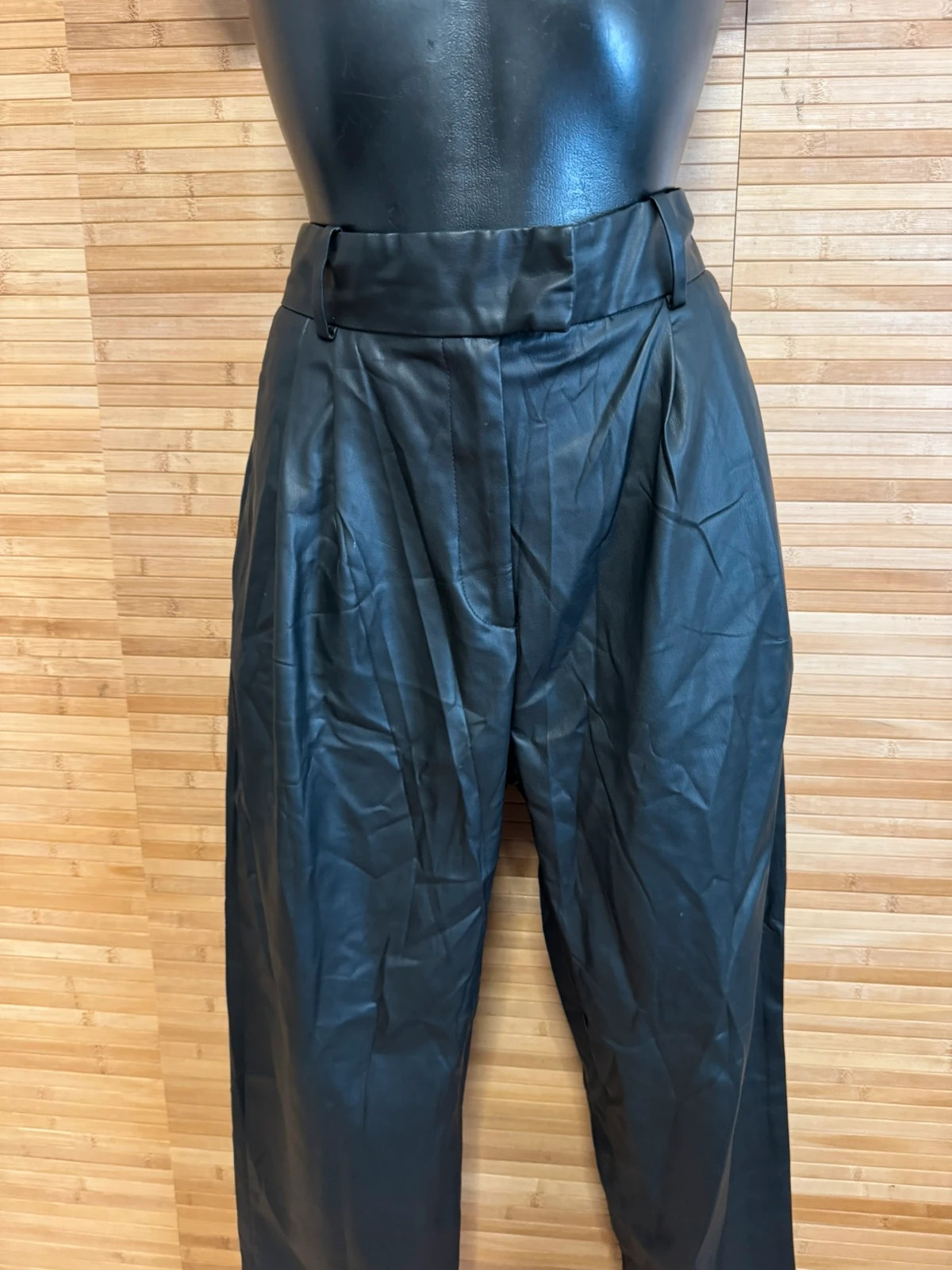 Pantalones polipiel de H&M talla 42 😍 – H&M – taille XL / 42 / 14 3