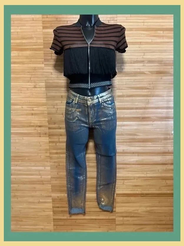 Divino vaquero pitillo metalizado de Zara , talla 36 , elástico 😍