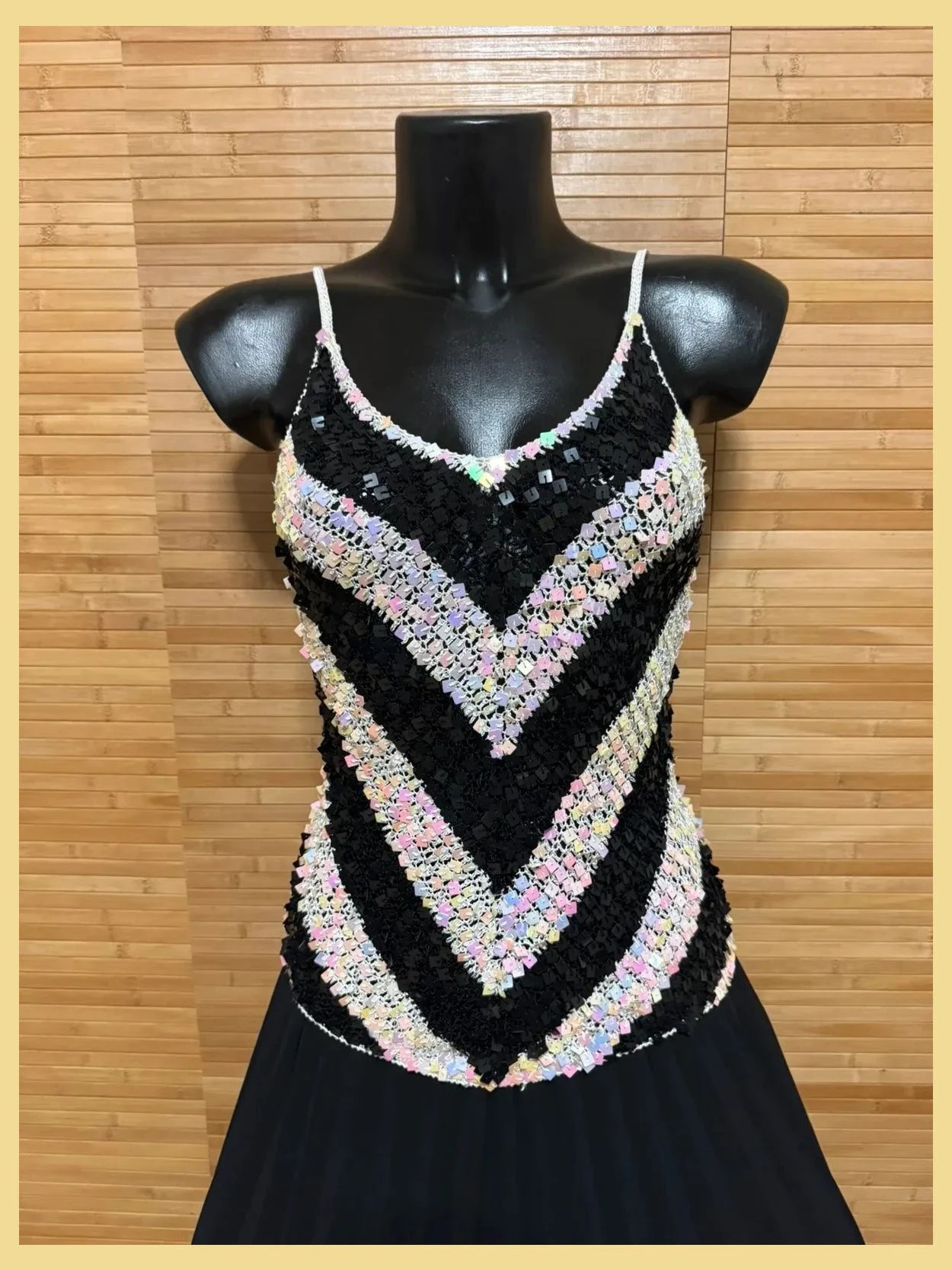 Espectacular top vintage , crochet con lentejuelas, talla única pequeña para S/M 😍