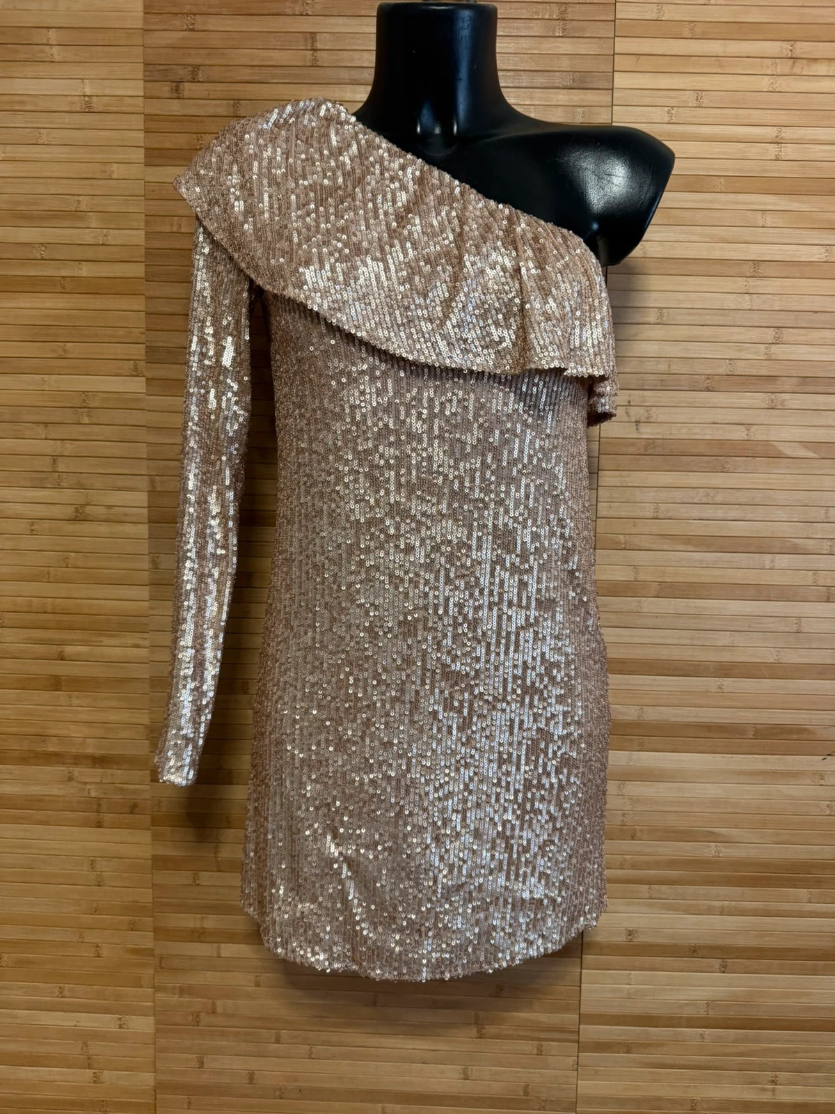 Vestido lentejuelas dorado de Zara , talla S 😍