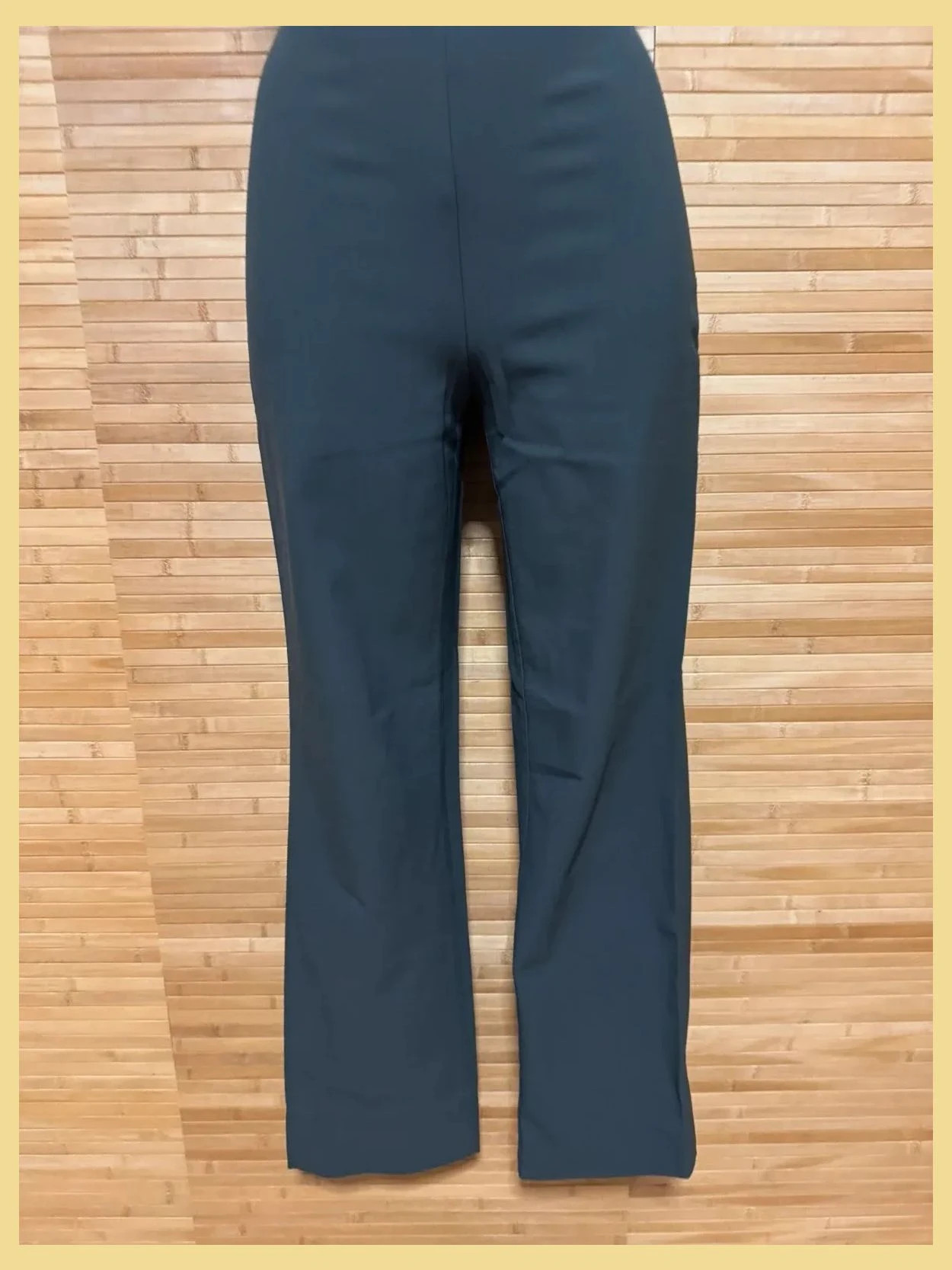 Divino pantalón muy elástico ligeramente acampanado 😍 – Marithé + François Girbaud – taille M / 38 / 10 2