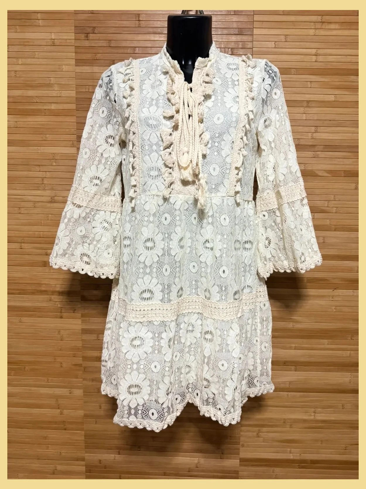 Divino vestido encaje color crema marca wiya talla única 😍