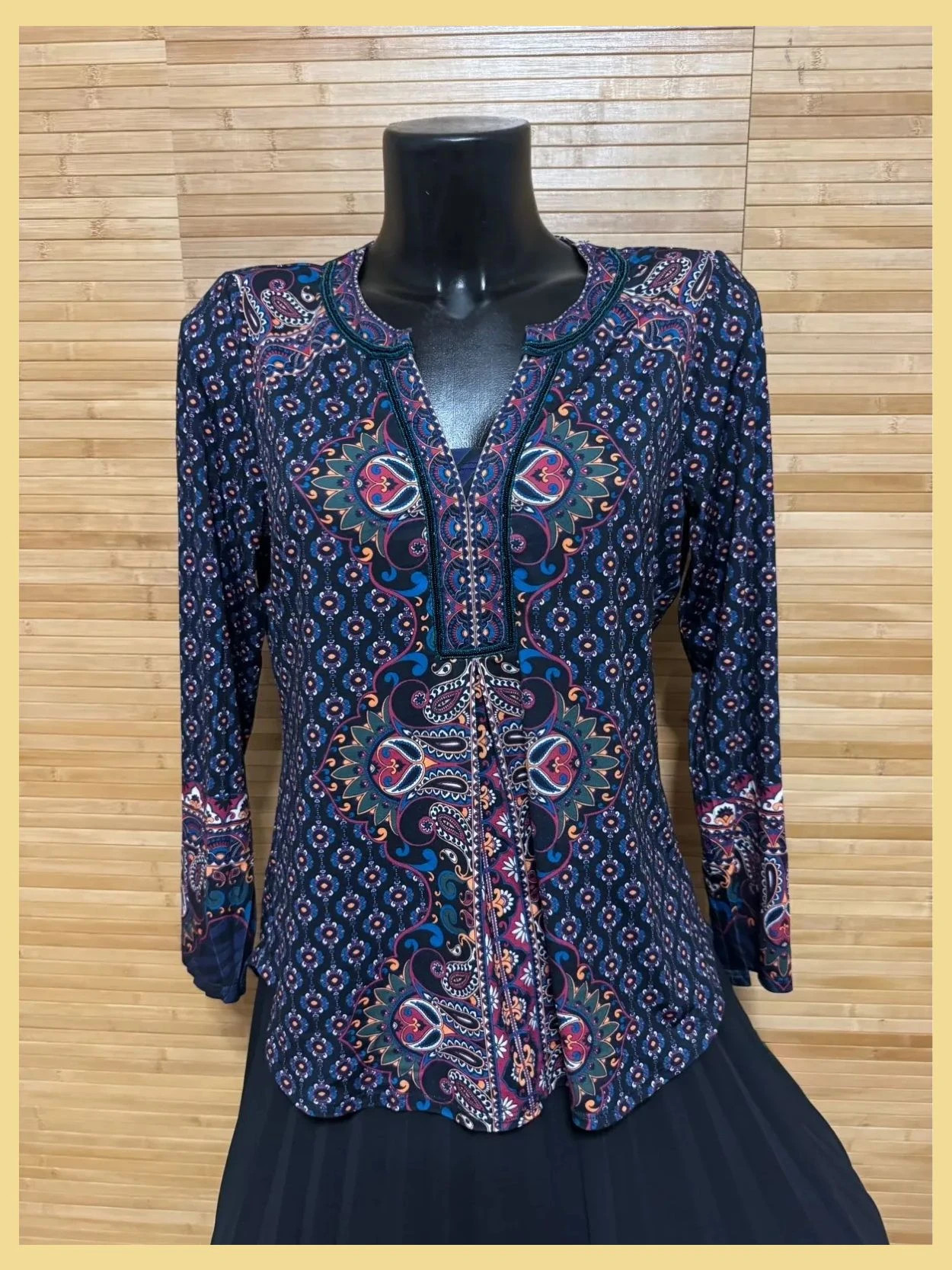 Divina blusa estampada marca HaleBob talla L 😍