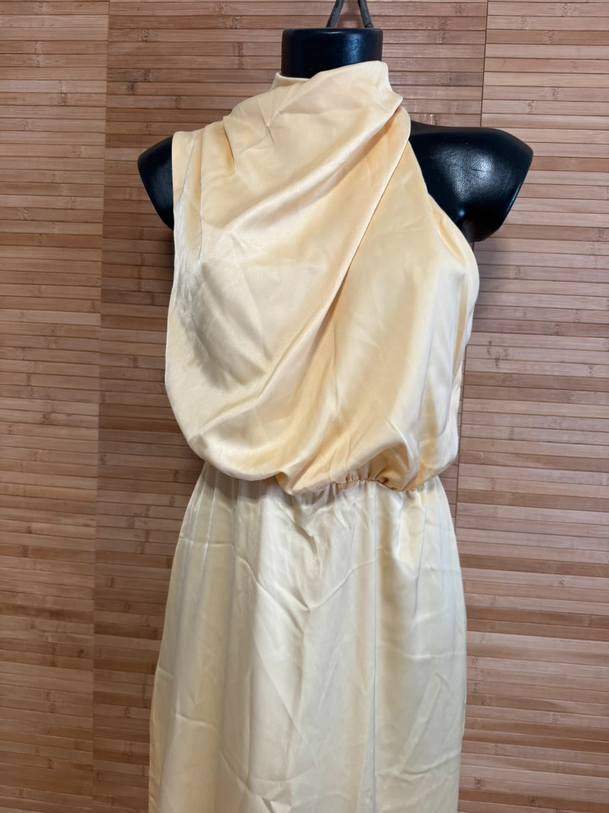 Divino vestido satinado de fiesta , talla M 😍 – La Boutique – taille M / 38 / 10 3