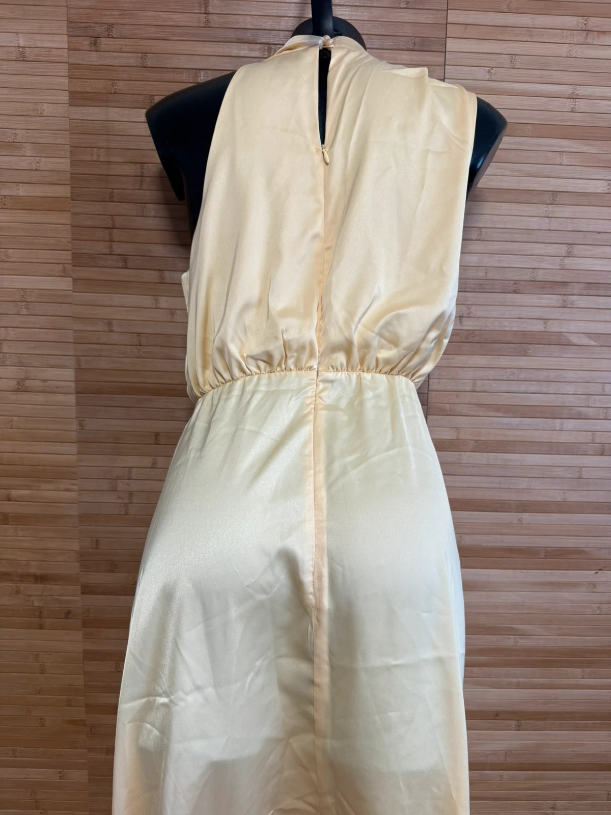 Divino vestido satinado de fiesta , talla M 😍 – La Boutique – taille M / 38 / 10 5