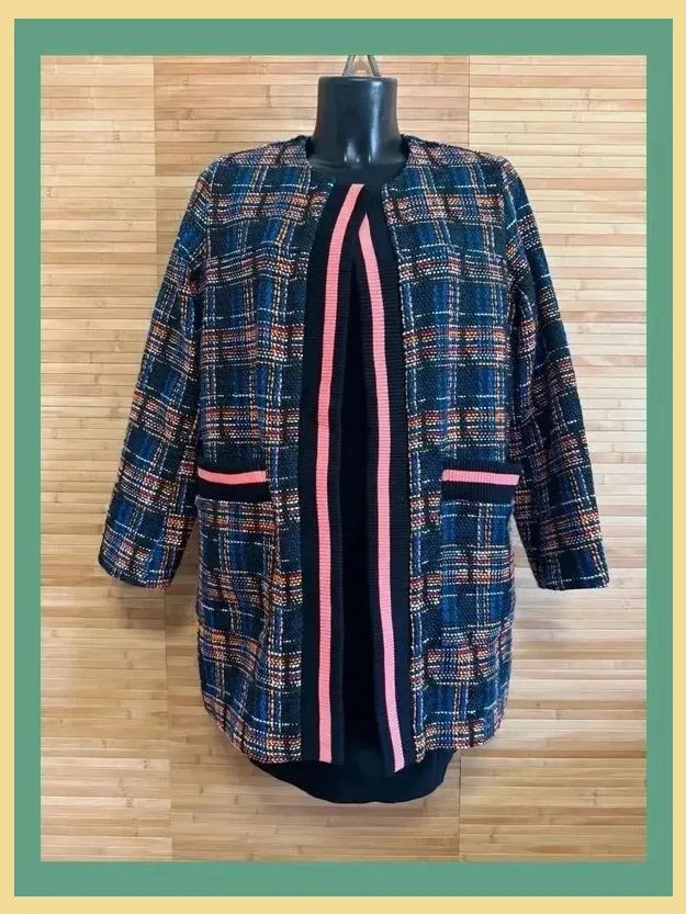Chaqueta blazer tela tweed de bimba y Lola , talla L 😍