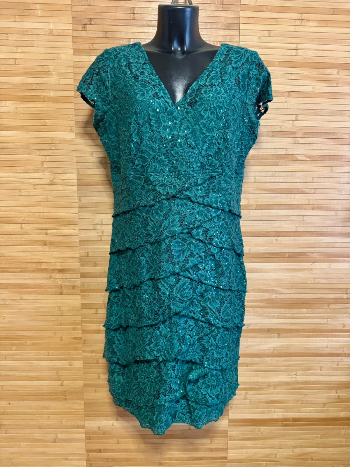 Divino vestido fiesta de encaje marca Scarlet talla XL 😍