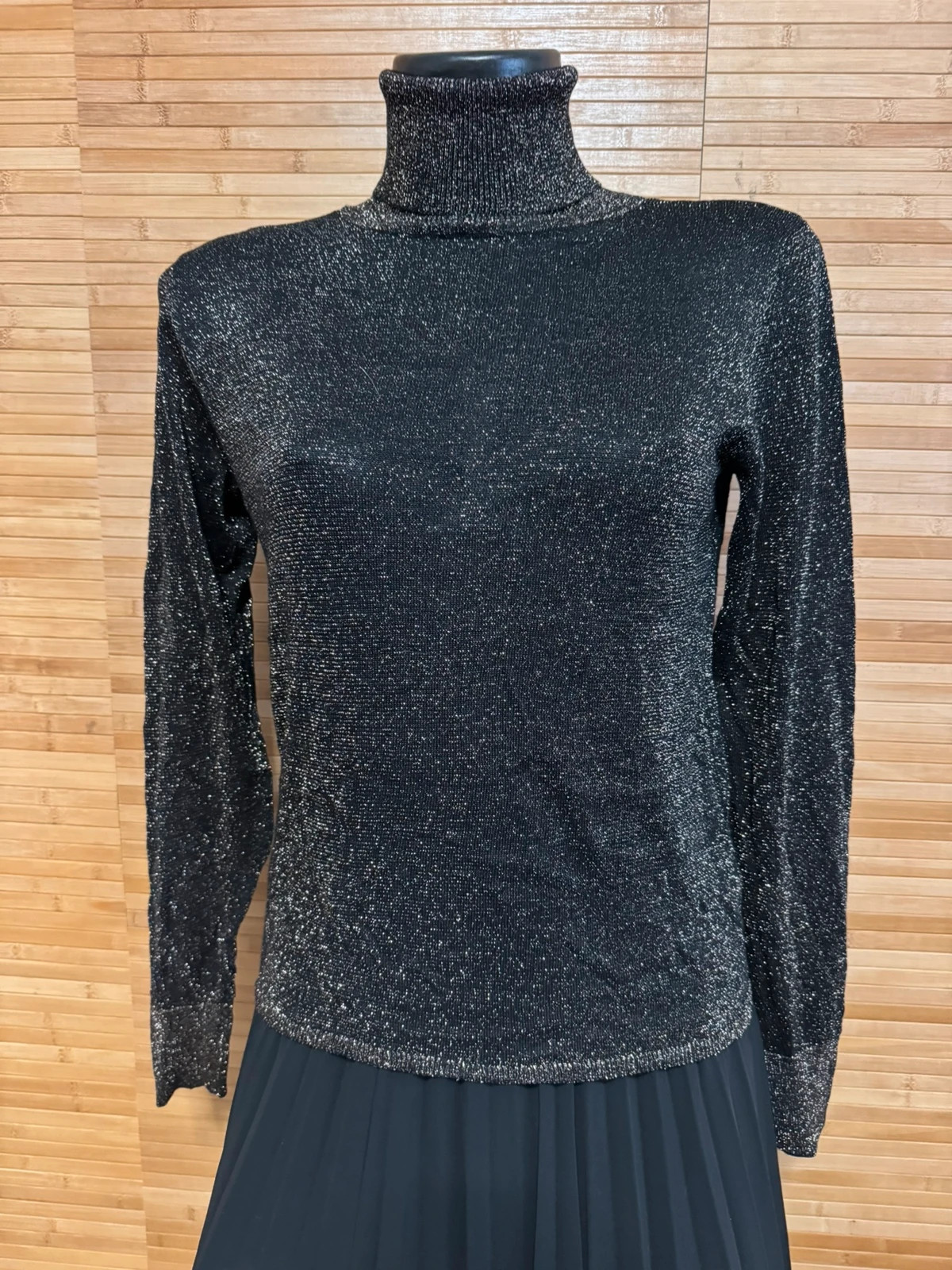 Jersey cuello alto con brillo de Vila talla S 😍