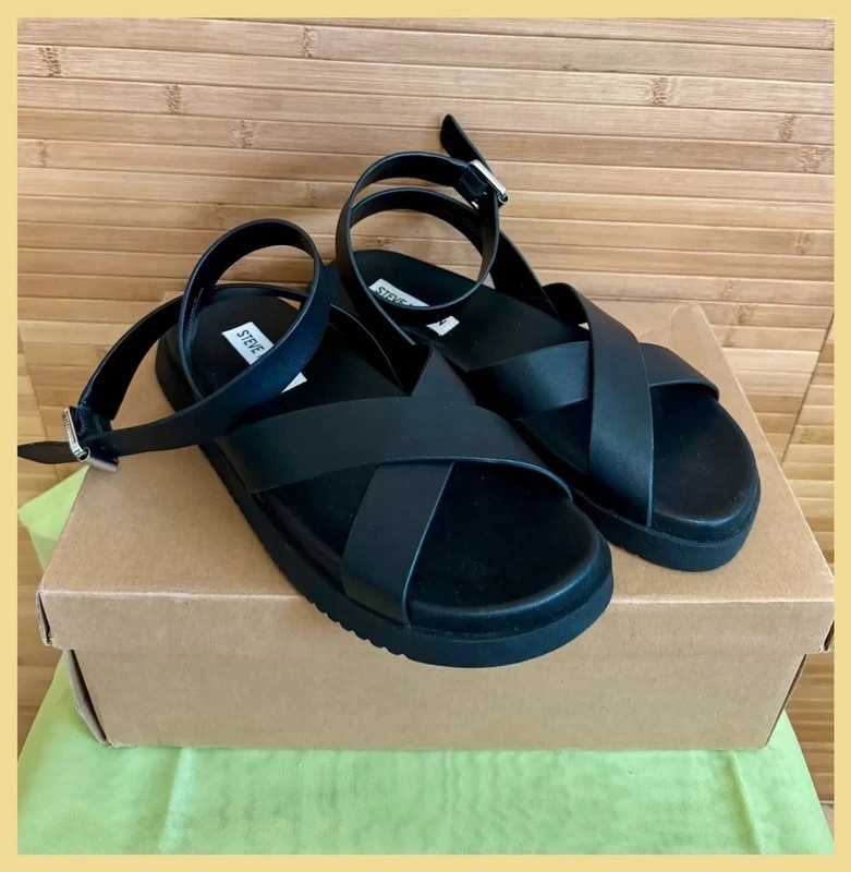 Sandalias planas negras de piel de Steve Madden , número 38 😍