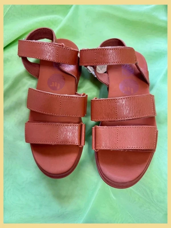 Divinas sandalias piel de marca Vans , número 34,5 😍