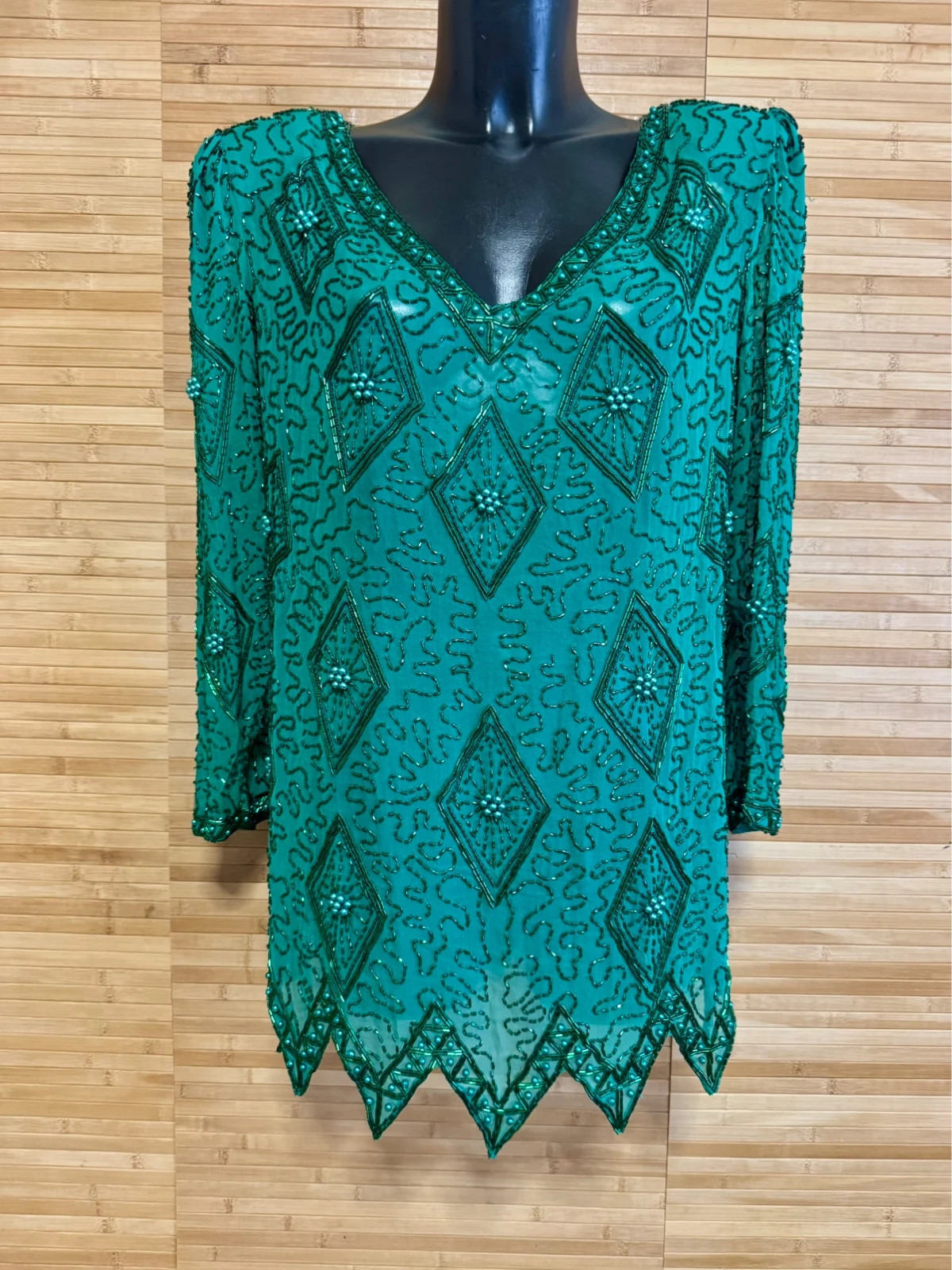 Espectacular blusa vintage , seda bordada con abalorios, talla única para 42/44 😍