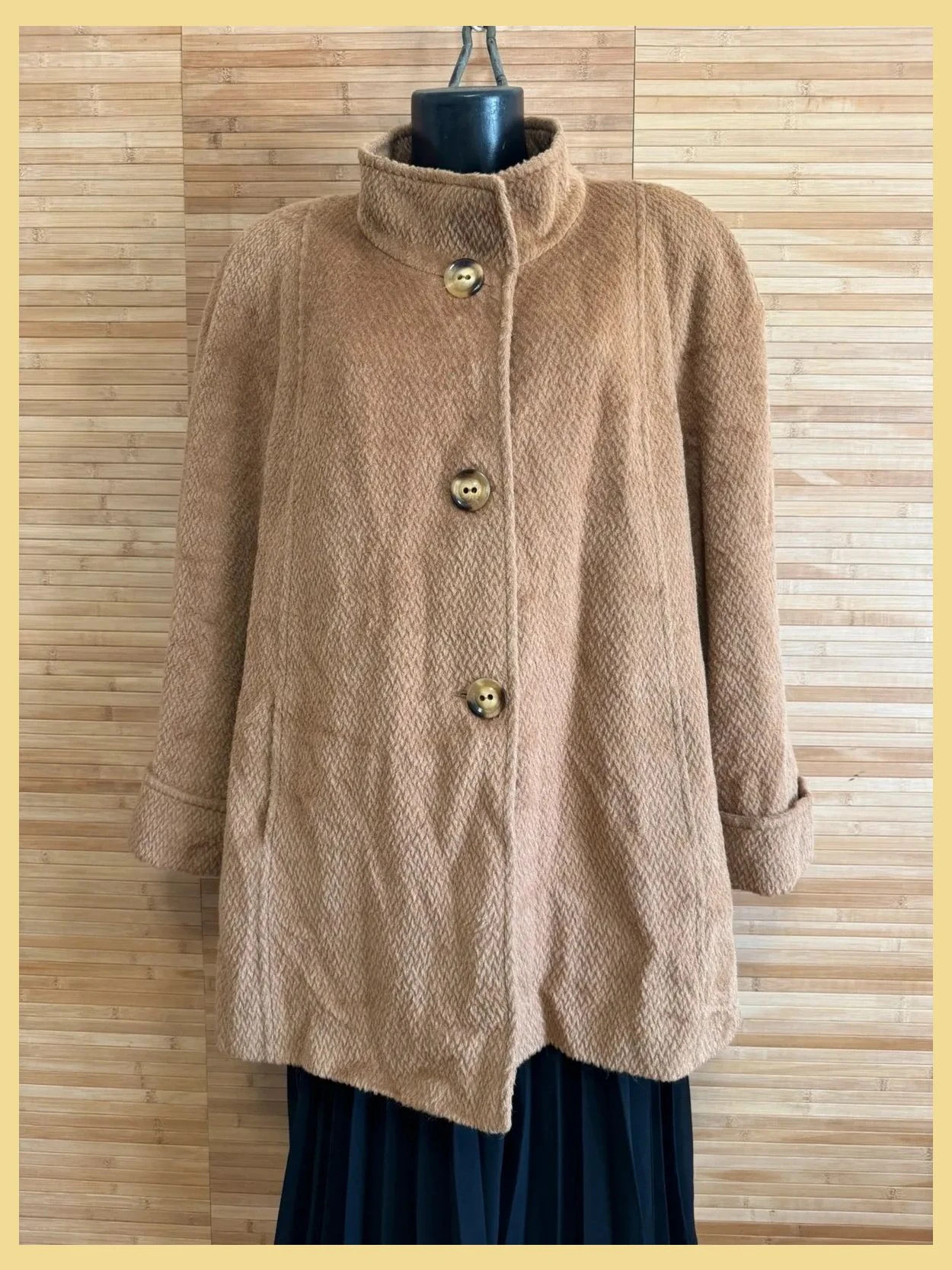 Espectacular abrigo baby llama y lana , vintage , talla 56 antigua española actual 52 😍