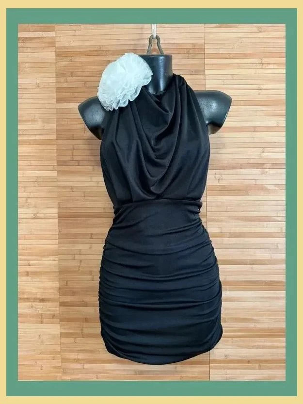 Espectacular vestido drapeado con flor blanca , de Zara , talla XS 😍 – Zara – taille XS / 34 / 6