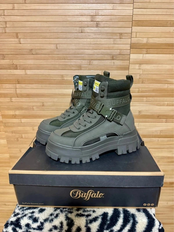 Divinos botines marca Buffalo número 38 😍