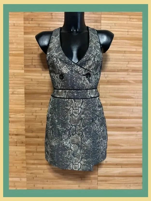 Divino mono vestido de marca morgan , talla 36 😍