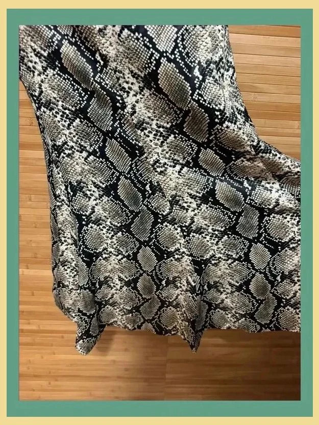 Divina falda midi satinada , animal print, de Zara talla XS 😍 – Zara – taille XS / 34 / 6 3