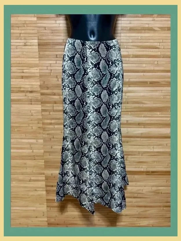 Divina falda midi satinada , animal print, de Zara talla XS 😍