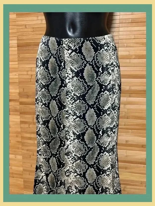 Divina falda midi satinada , animal print, de Zara talla XS 😍 – Zara – taille XS / 34 / 6 2