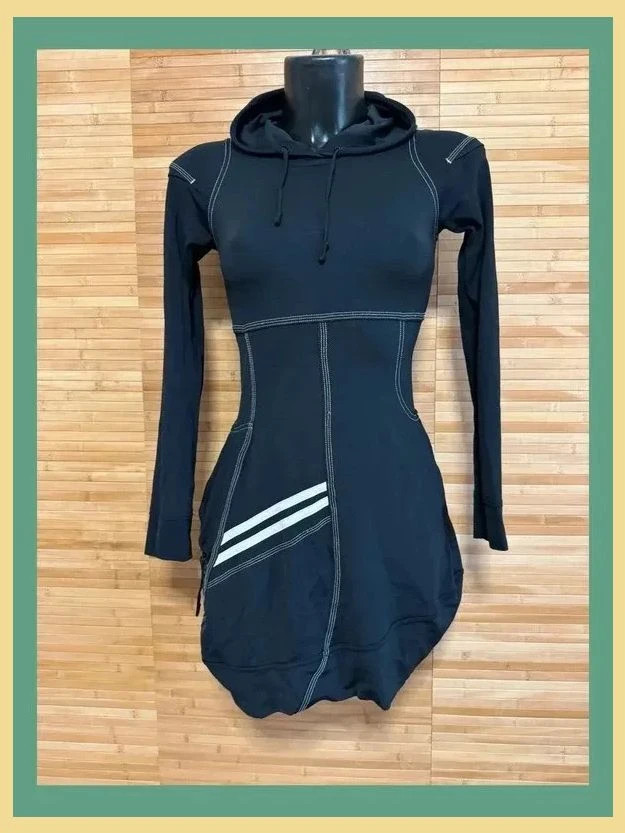 Divino vestido con capucha talla 36 , elástico 😍