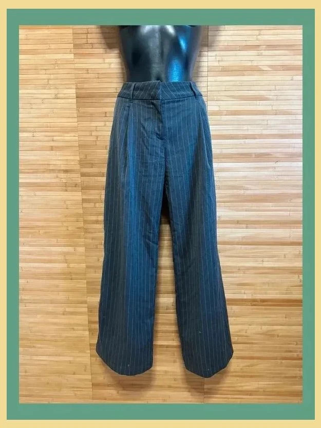 Divino pantalón ancho de marca Monki , talla 40 😍