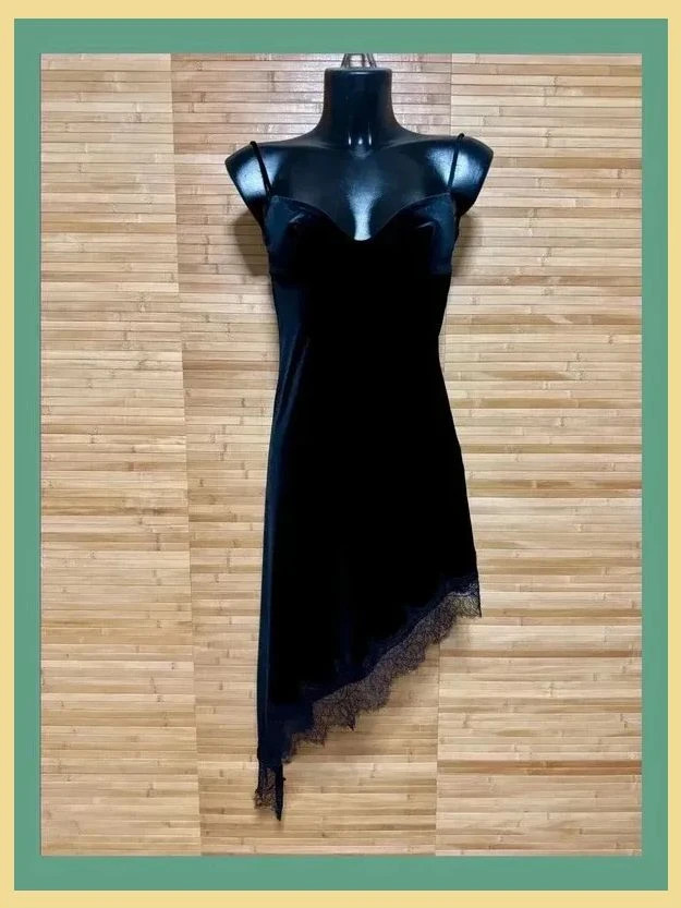 Divino vestido lencero de terciopelo y encaje de Zara ,talla XS 😍 – Zara – taille XS / 34 / 6 3