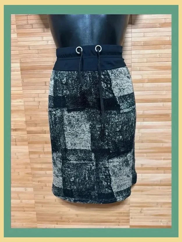 Falda estampada por las rodillas de Joseph Ribkoff , talla 44 😍