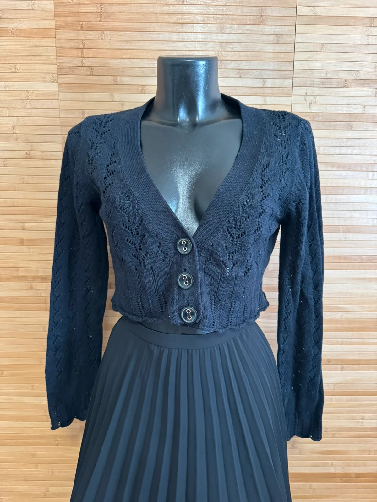 Cárdigan crop calado marca Oscalicia talla S 😍
