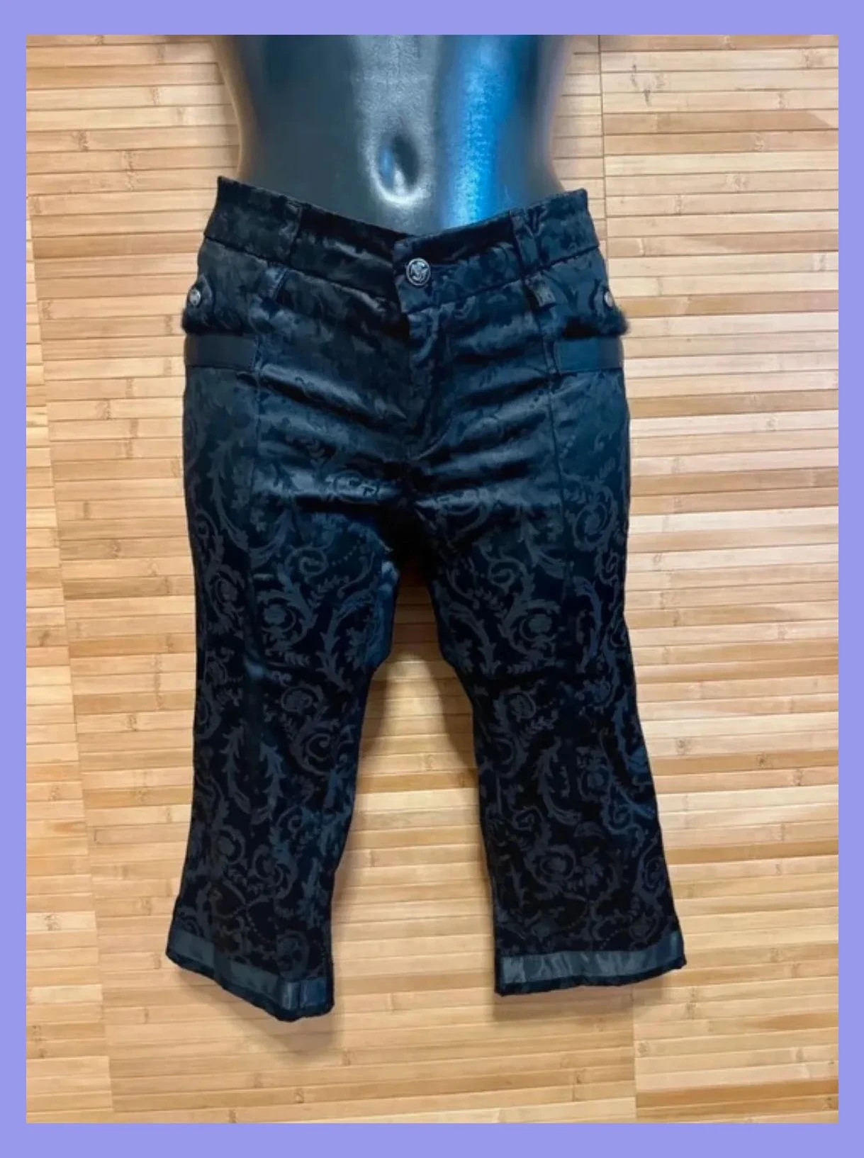 Divino pantalón satinado pirata, de Roberto Cavalli , talla 36 😍