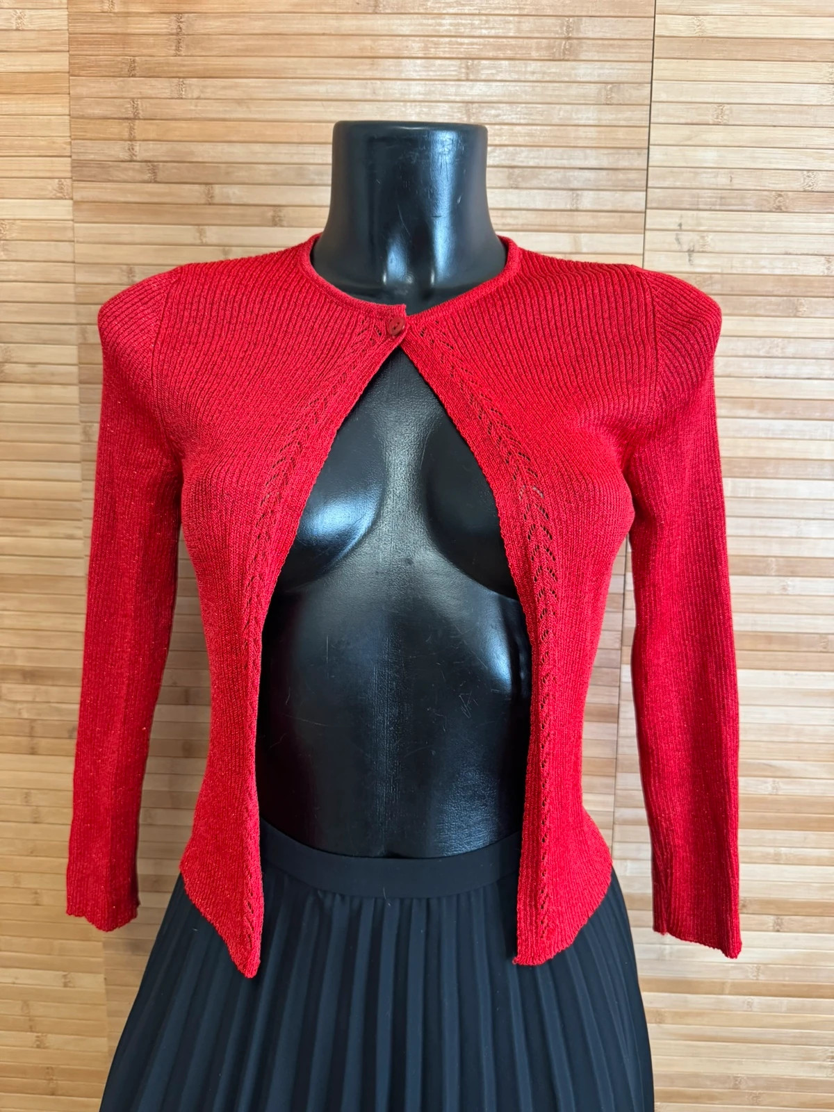 Cárdigan rojo marca Rosas rojas talla XS 😍