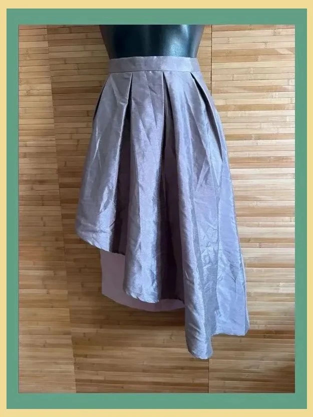 Espectacular falda asimetríca marca Strena , talla S 😍