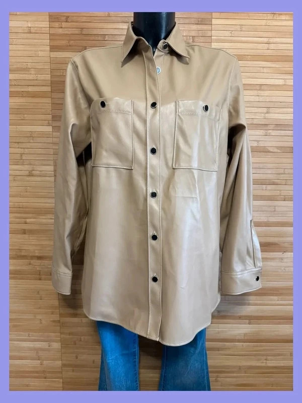 Chaqueta sobrecamisa polipiel color beige de Just cavalli talla 42 😍