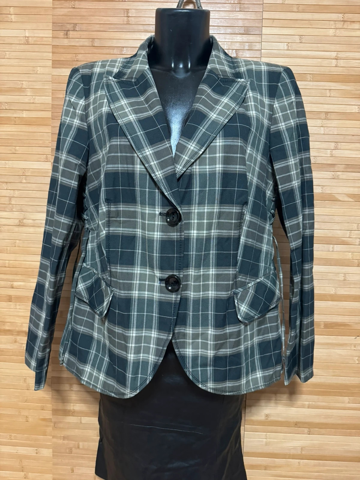 Divino blazer cuadros de marca Biba talla 48 😍