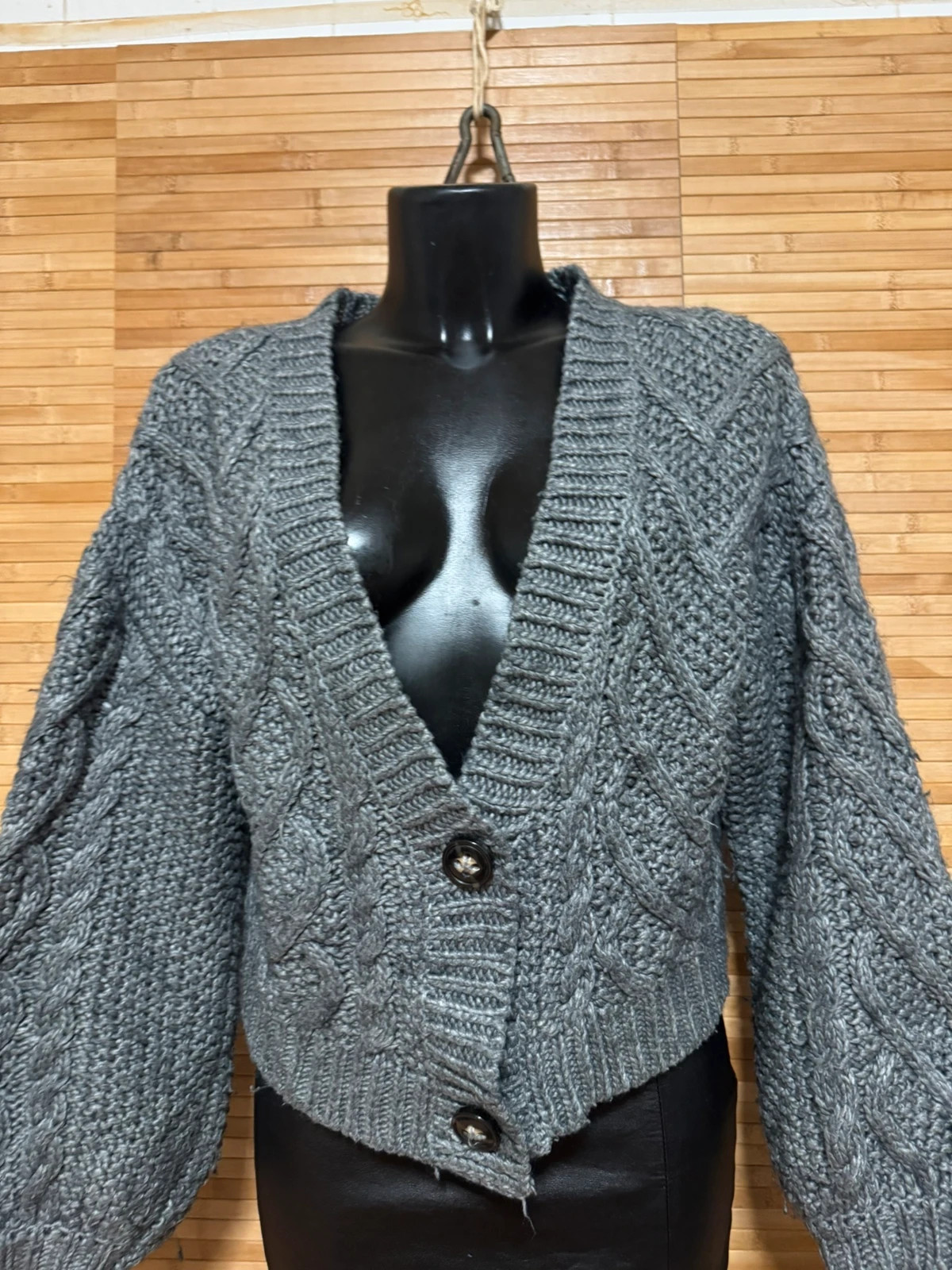 Cárdigan gris grueso marca Reserved talla M 😍 – Reserved – taille M / 38 / 10 2