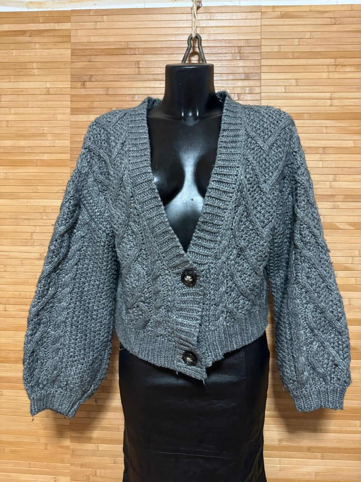 Cárdigan gris grueso marca Reserved talla M 😍