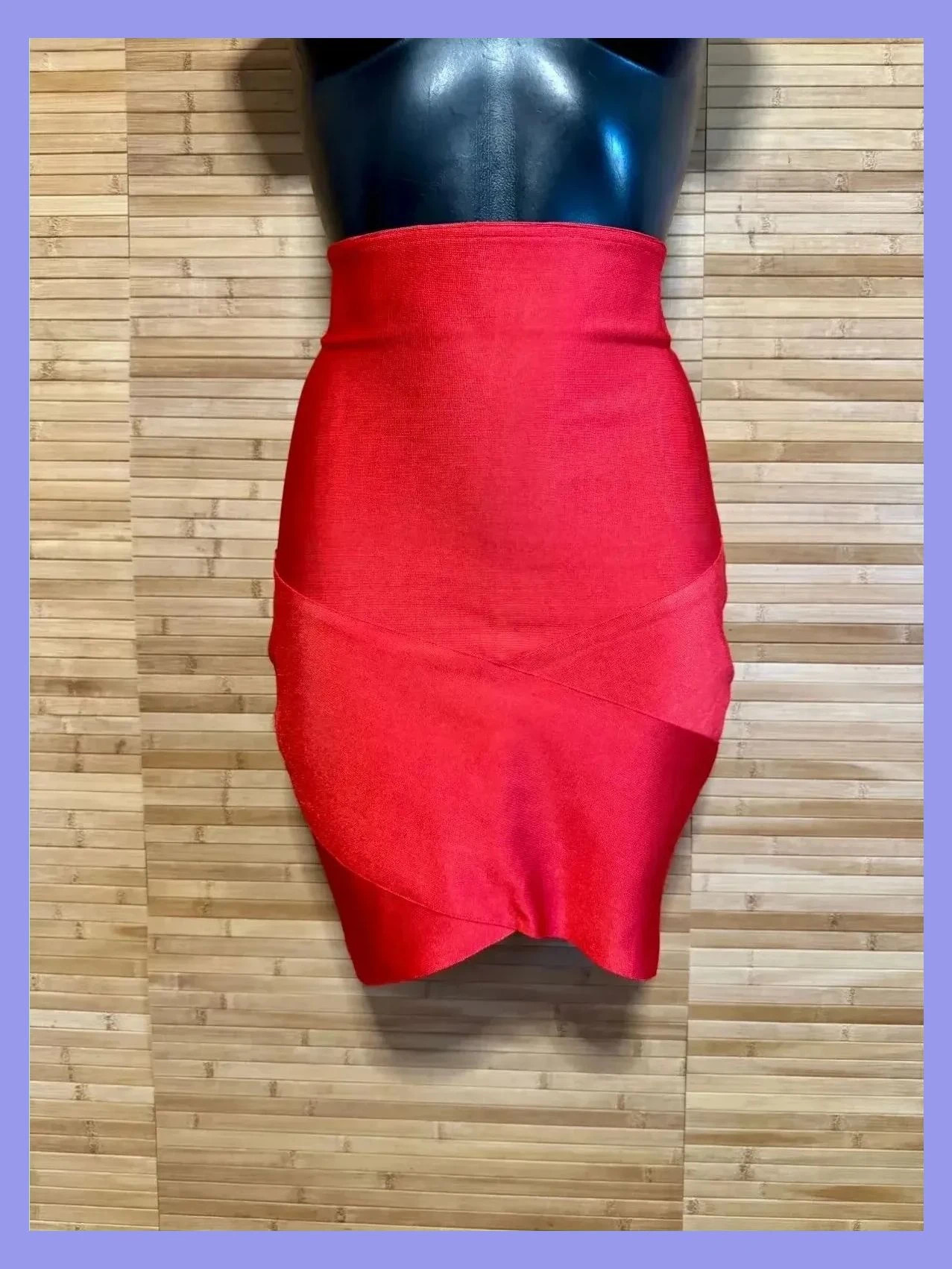 Divina falda tubo bondage , color rojo , talla L , marca Manosque 😍