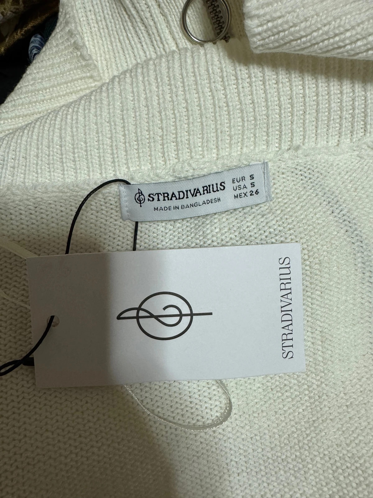 Jersey crop blanco de Stradivarius talla S 😍 – Stradivarius – taille S / 36 / 8 4