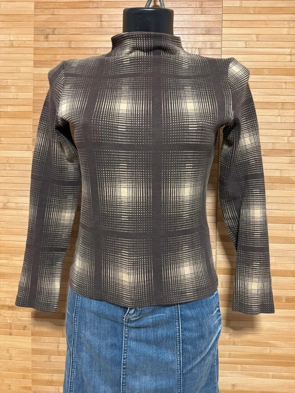 Top cuello alto estilo retro de Adolfo Domínguez talla M 😍