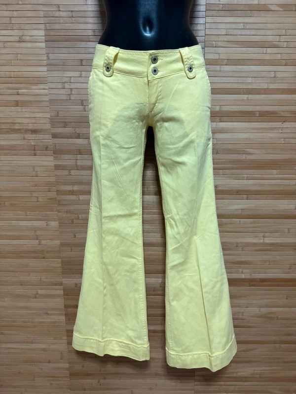 Espectacular vaquero vintage de Bershka, campana , tiro bajo , talla 34 😍