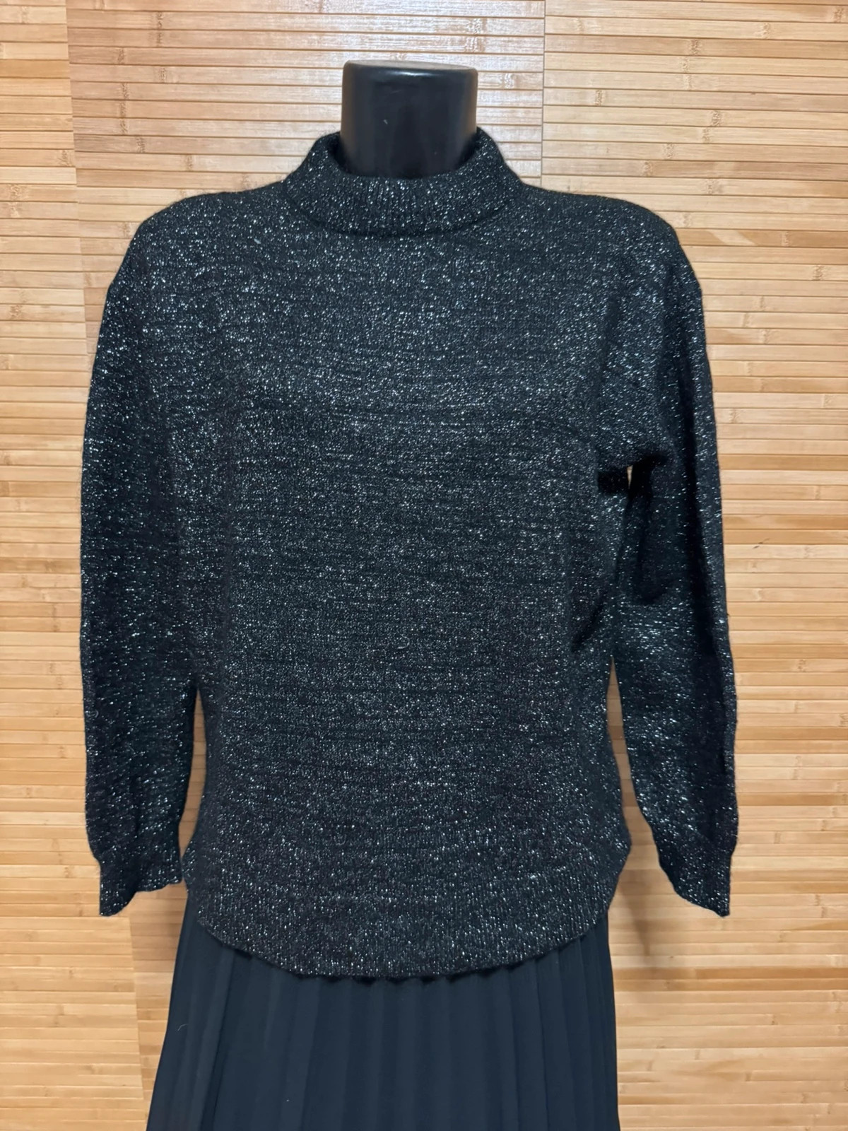 Jersey negro con brillo talla S , de &other stories 😍