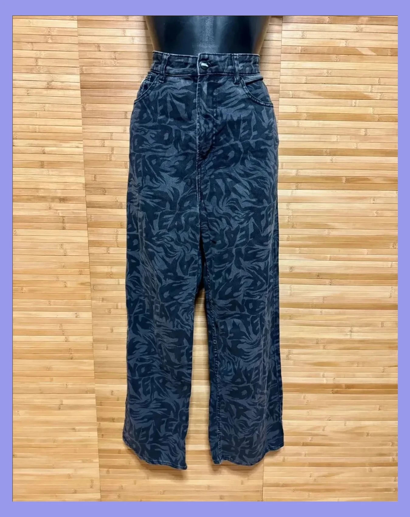 Vaquero ancho estampado de No Fear x H&M talla 38 😍