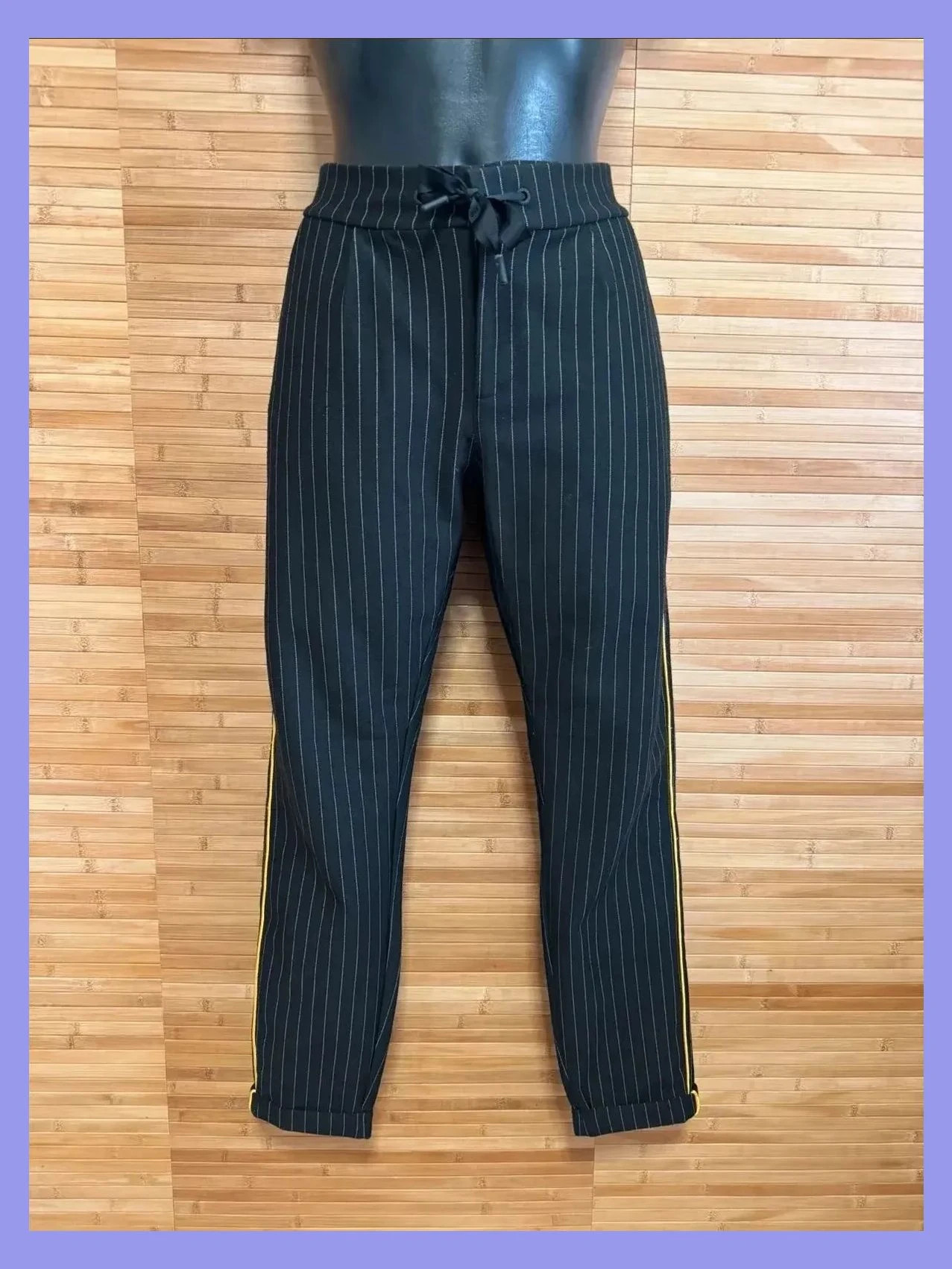 Pantalones rayas de Distrikt Nørrebro talla M 😍