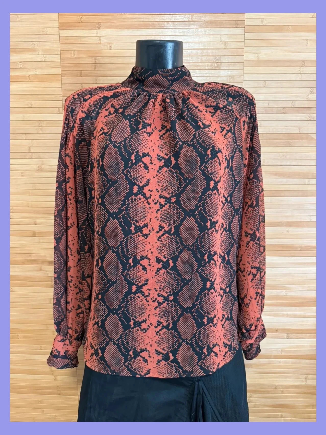 Blusa estampada marca V de very talla 40 😍