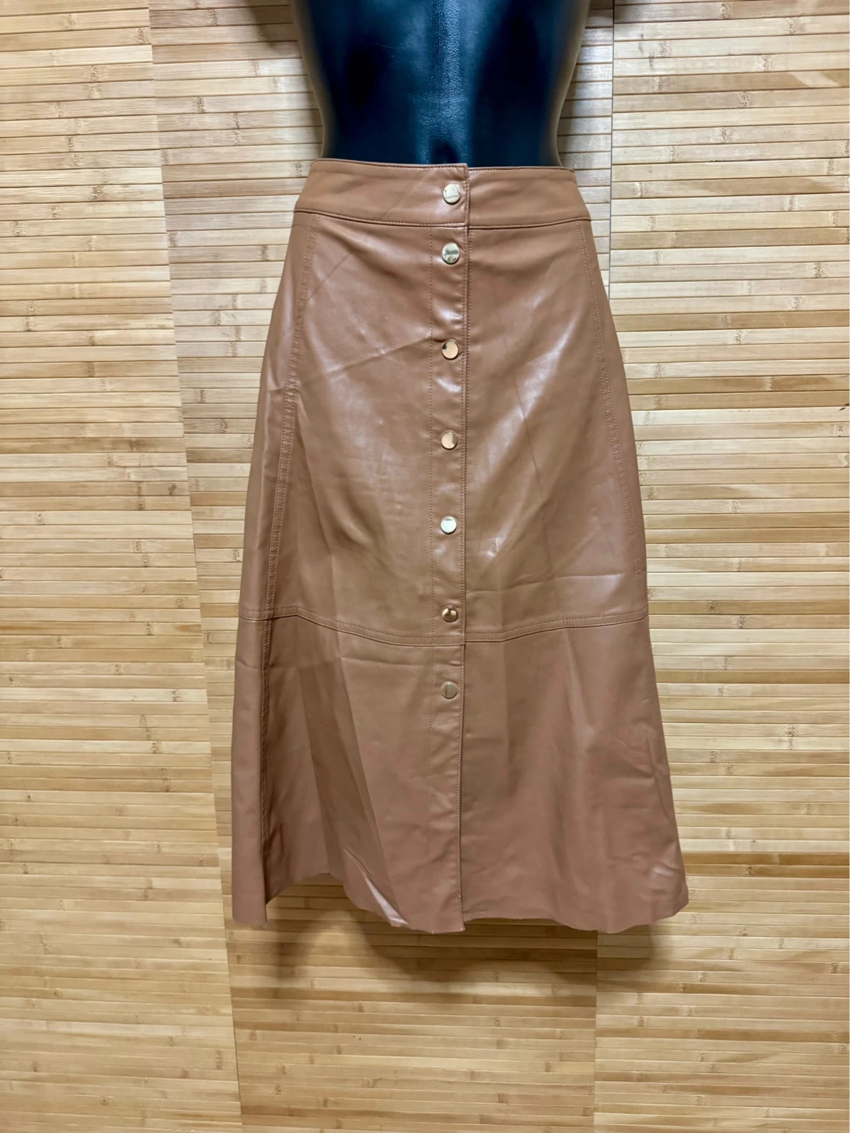 Falda midi polipiel de Zara , talla L 😍